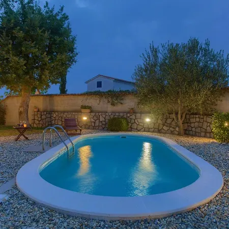 Villa Charming Villa *