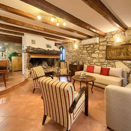 Villa Charming Villa *